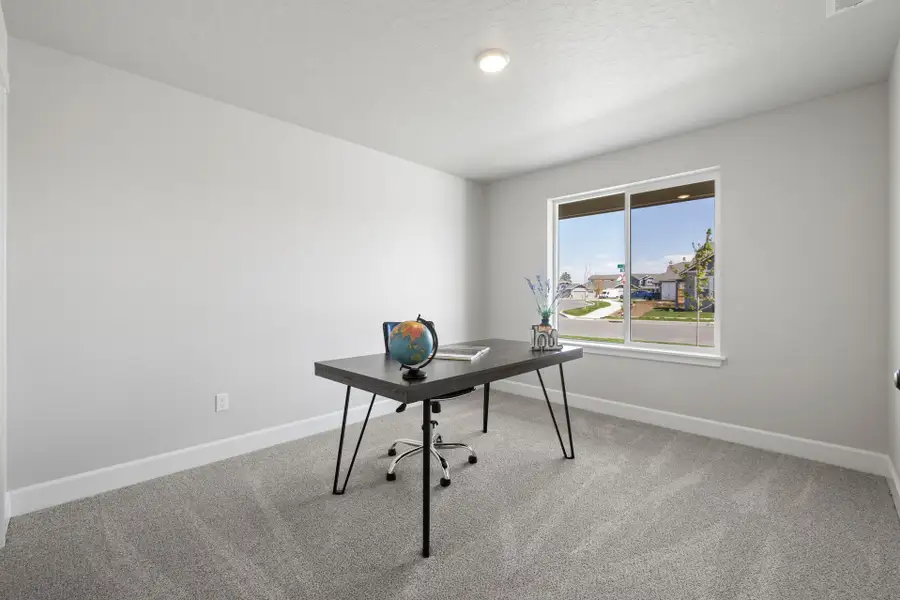 Representative furnished interior of a home built from the Aspen - IronHorse by MonteVista Homes in IronHorse, Prineville (Image 9).
