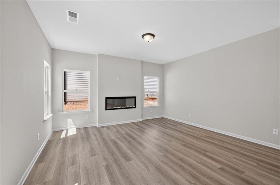 Spacious, unfurnished interior of a new home in Evergreen at Lakeside, Temple (Image 32).