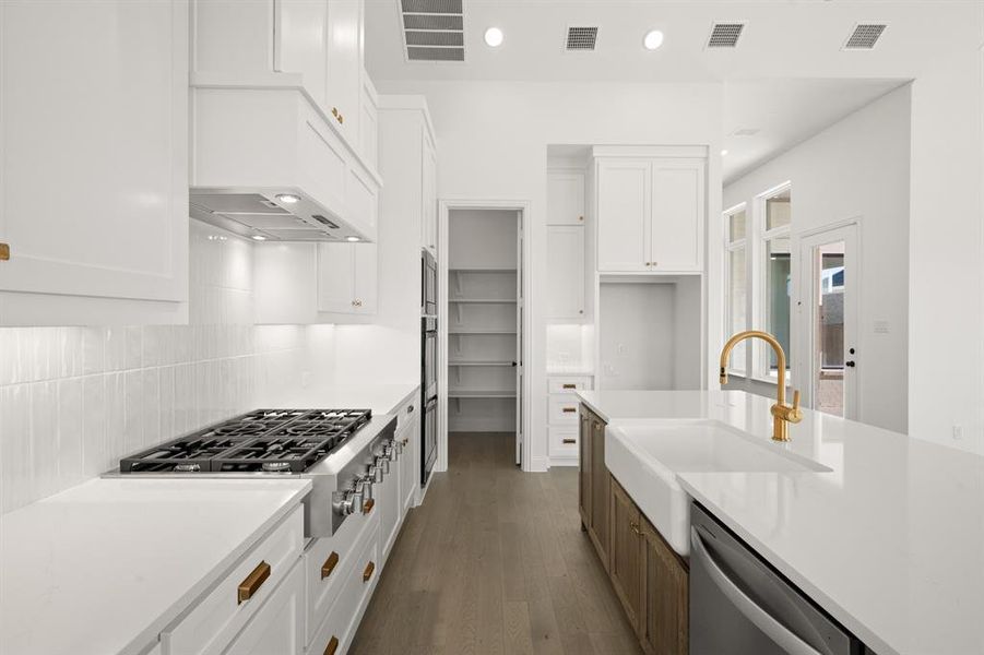 4728 Hawthorn Hills- Kitchen-3