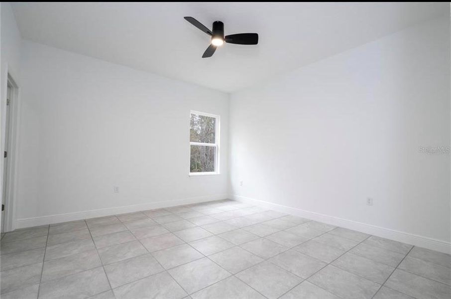 Spacious, unfurnished interior of a new home in , Citrus Springs (Image 33).