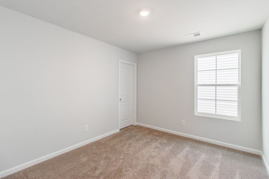 Spacious, unfurnished interior of a new home in Bluefield, Lexington (Image 25).