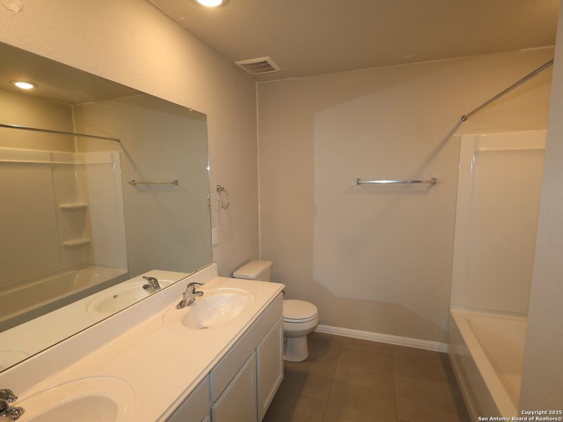 Furnished interior view inside a new home in Cinco Lakes, San Antonio (Image 3). Furnished interior view inside a new home in Cinco Lakes, San Antonio (Image 3).