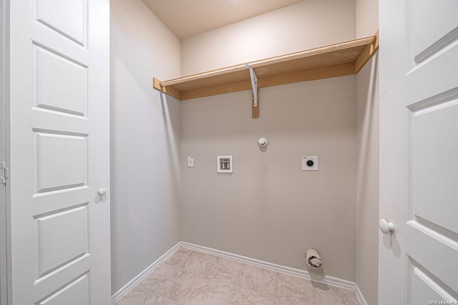 Spacious, unfurnished interior of a new home in , Seguin (Image 19).