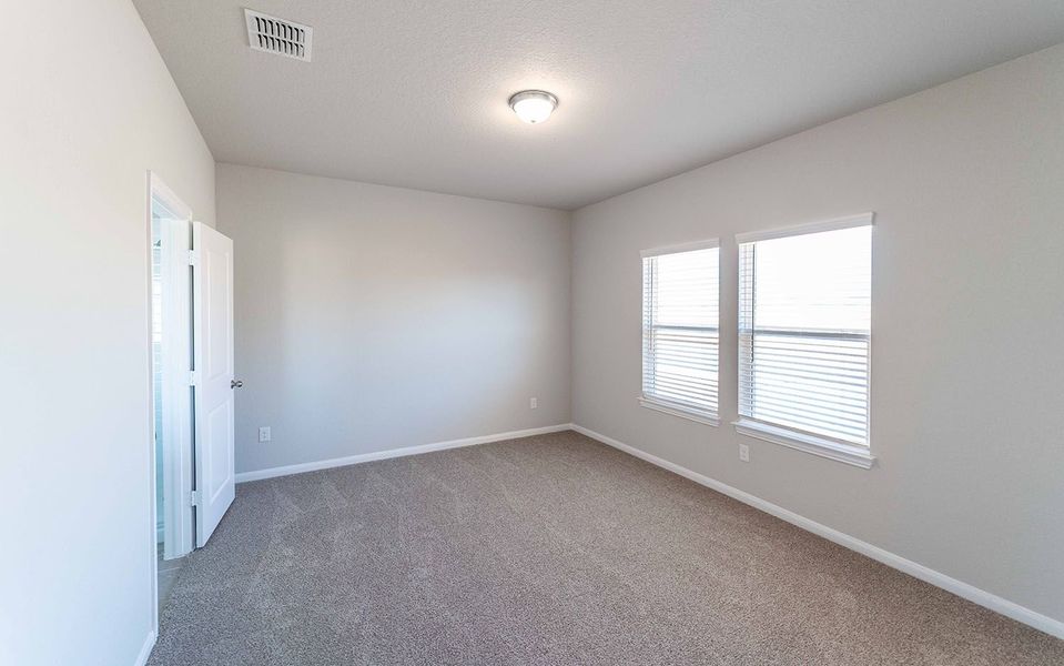 Spacious, unfurnished interior of a new home in Swenson Heights, Seguin (Image 10).