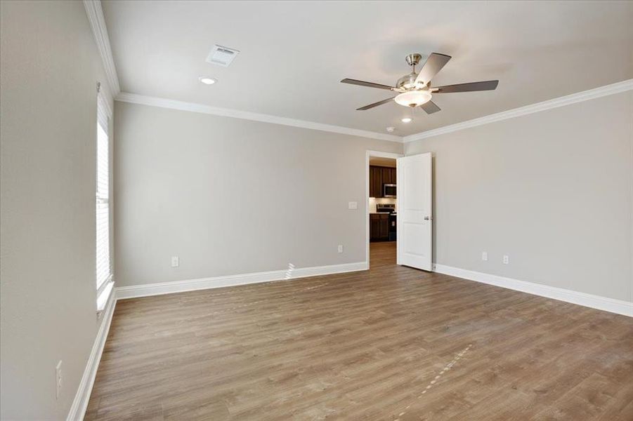 Spacious, unfurnished interior of a new home in , Sherman (Image 20).