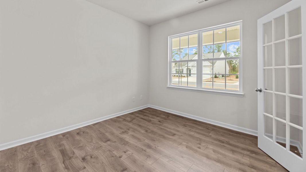 Spacious, unfurnished interior of a new home in West New Bern, New Bern (Image 11).