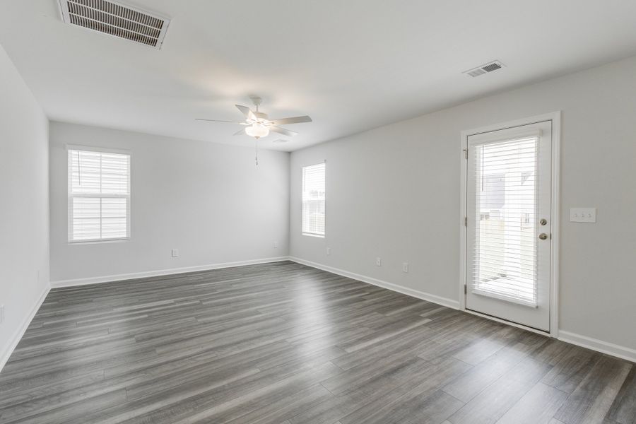 Spacious, unfurnished interior of a new home in Ellington, Elgin (Image 17).