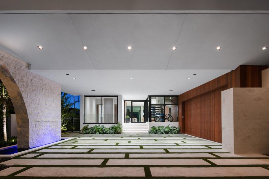 Spacious, unfurnished interior of a new home in , Fort Lauderdale (Image 18). Spacious, unfurnished interior of a new home in , Fort Lauderdale (Image 18).