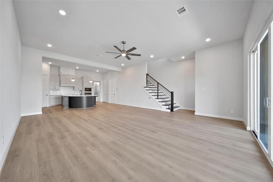 Spacious, unfurnished interior of a new home in Lago Pointe, Seabrook (Image 14). Spacious, unfurnished interior of a new home in Lago Pointe, Seabrook (Image 14).