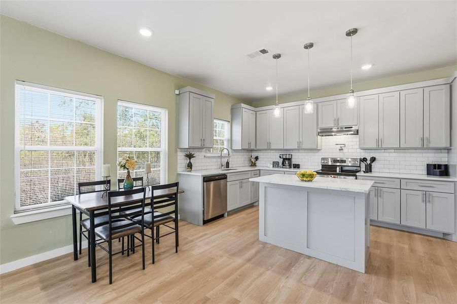 Furnished interior view inside a new home in , Gun Barrel City (Image 9).