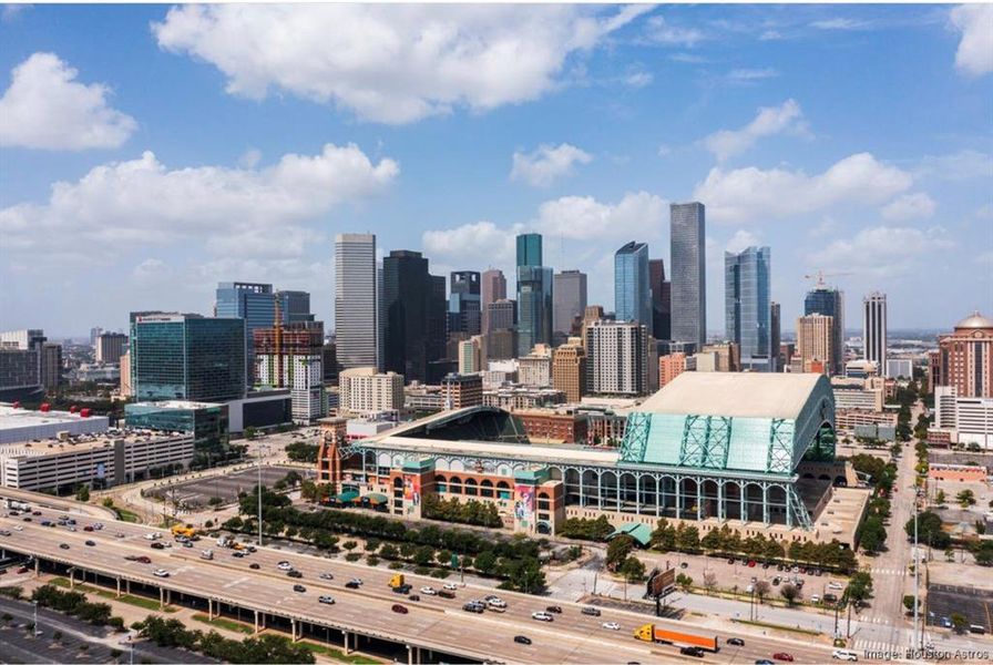 Enjoy a baseball game with only a 5 min drive to the Minute Maid park