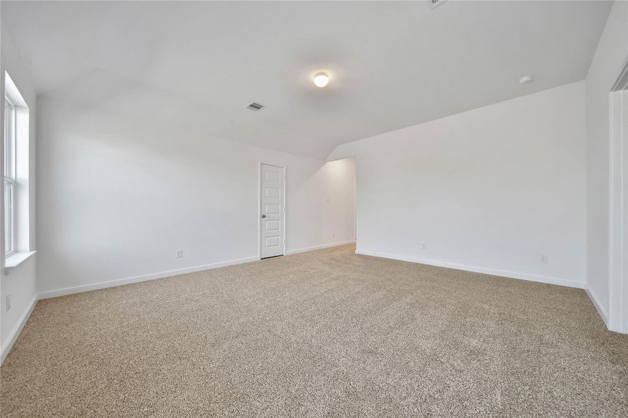 Spacious, unfurnished interior of a new home in , Rosharon (Image 32).