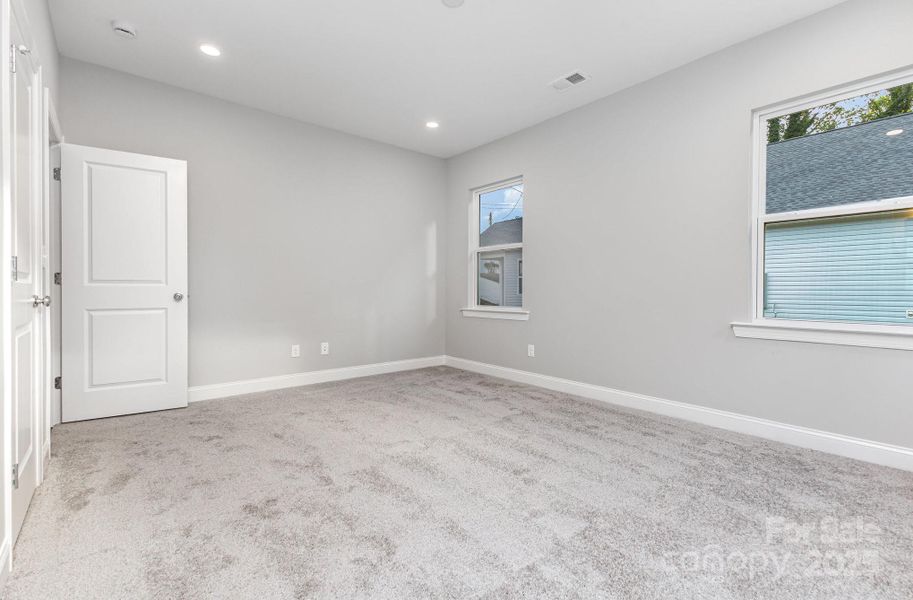 Spacious, unfurnished interior of a new home in , Gastonia (Image 7).
