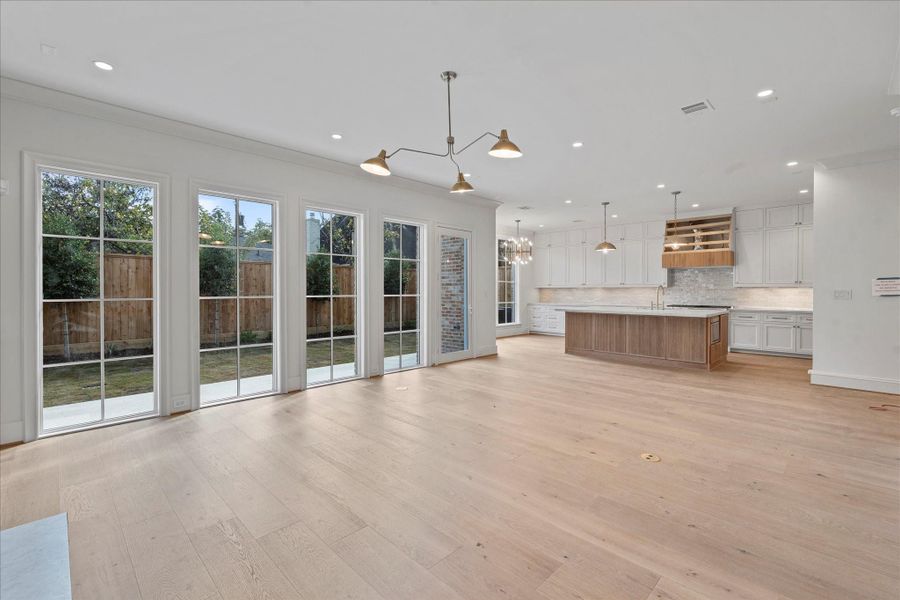 Spacious, unfurnished interior of a new home in , Houston (Image 25).