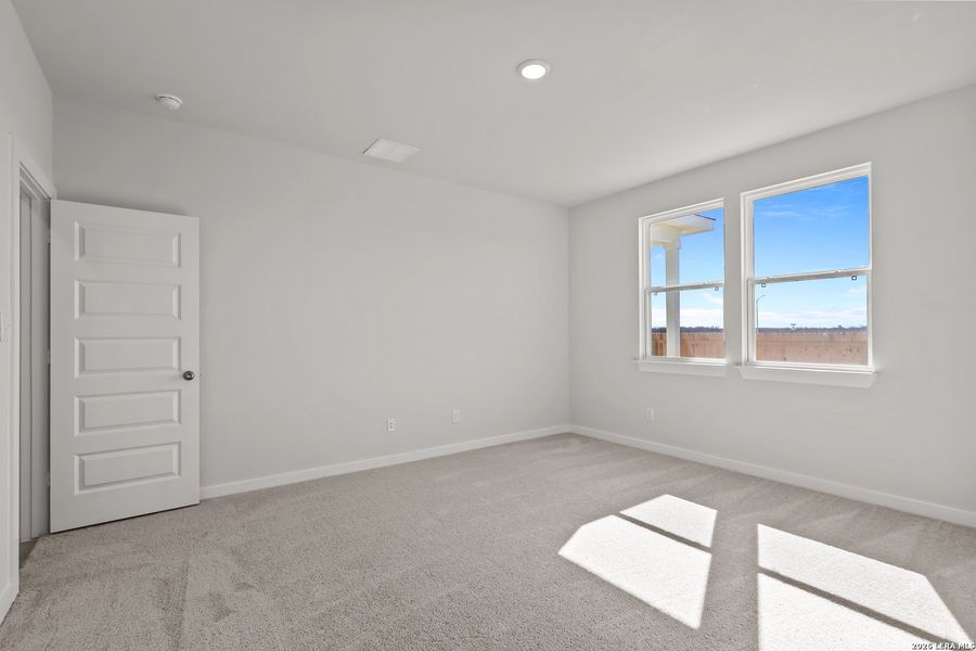 Spacious, unfurnished interior of a new home in Hiddenbrooke, Seguin (Image 28).