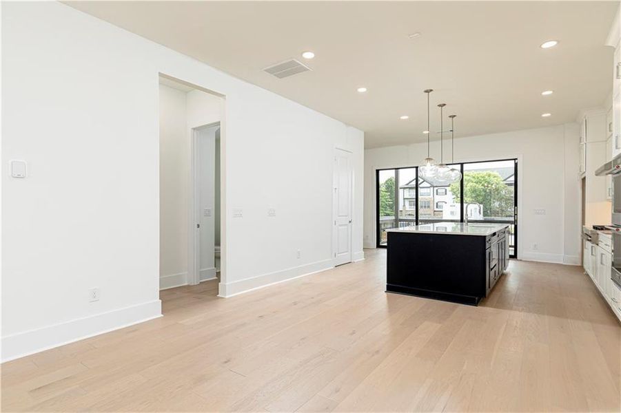 Spacious, unfurnished interior of a new home in , Brookhaven (Image 14).