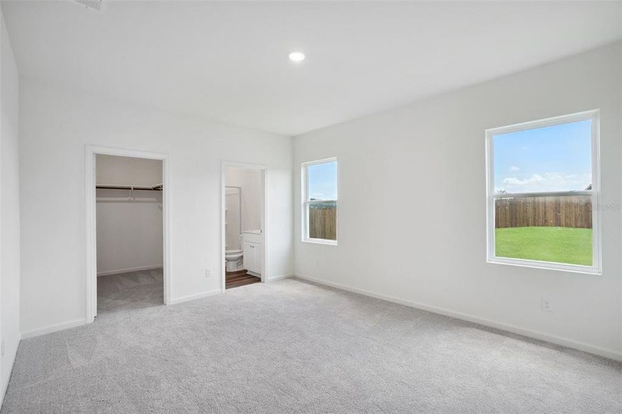 Spacious, unfurnished interior of a new home in , Deland (Image 20).
