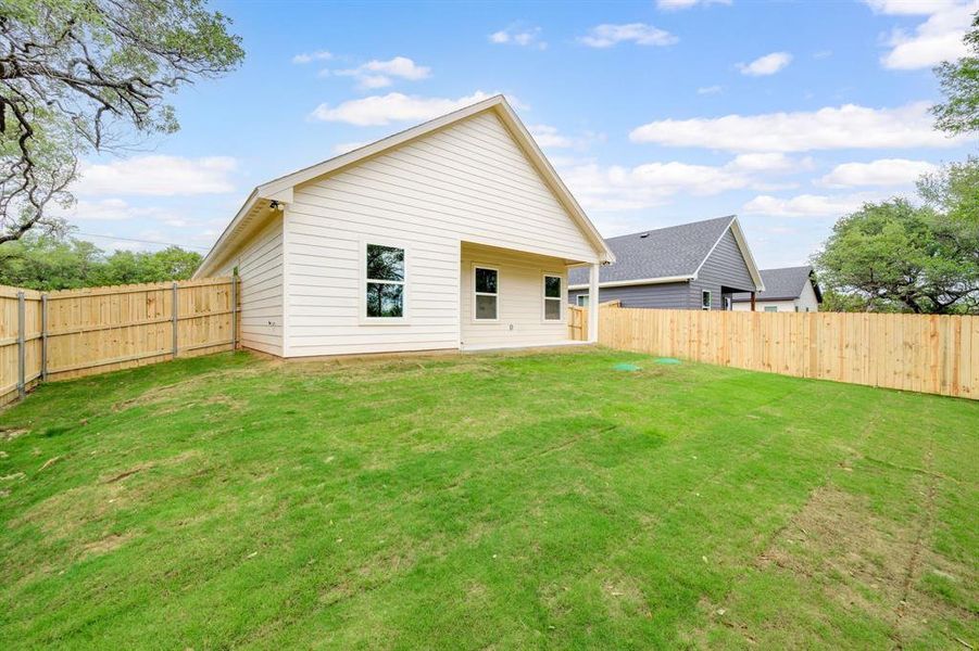 Exterior details and patio area of a home in , Granbury (Image 27).
