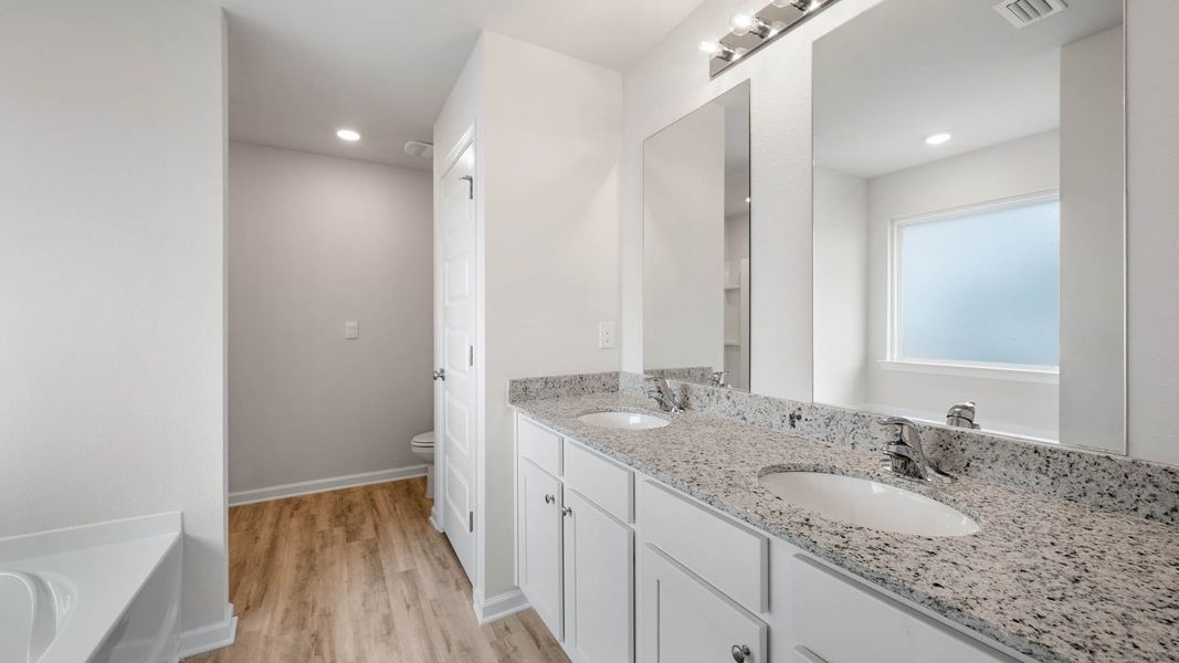 Furnished interior view inside a new home in Park Place, Panama City (Image 9).