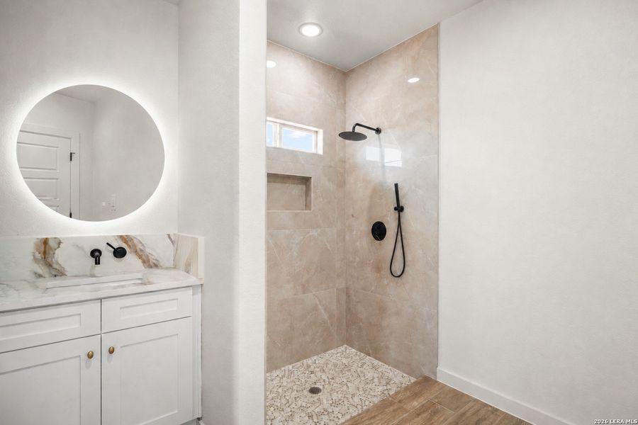 Furnished interior view inside a new home in , La Vernia (Image 9).
