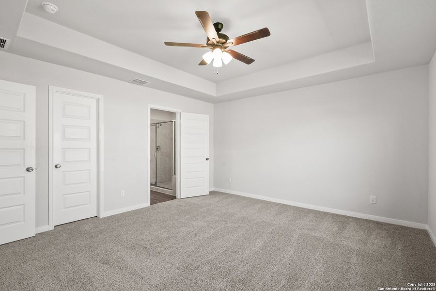 Spacious, unfurnished interior of a new home in Swenson Heights, Seguin (Image 15).