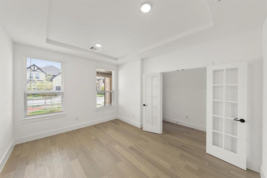 04. 5701 Burford - Study