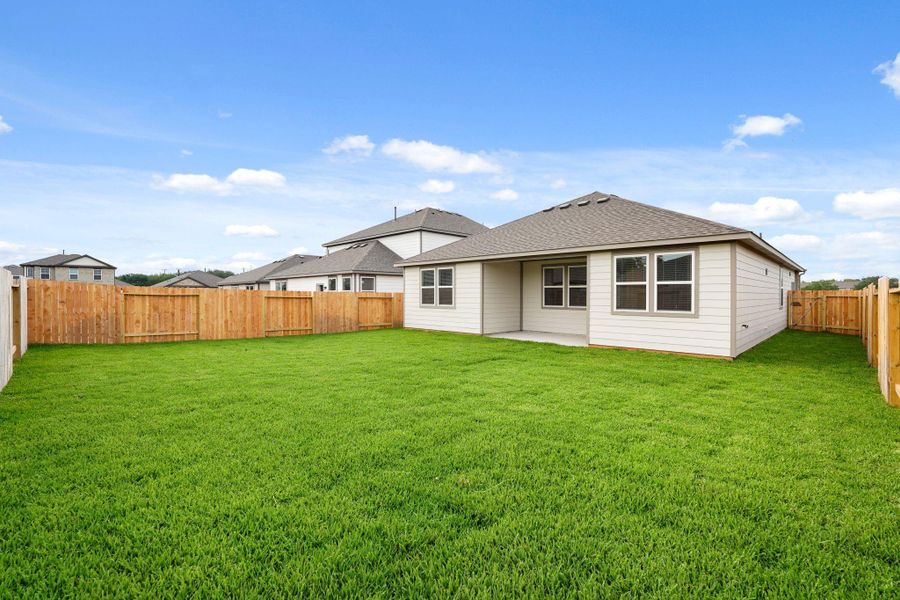 Exterior details and patio area of a home in Valor Park, Bay City (Image 4).