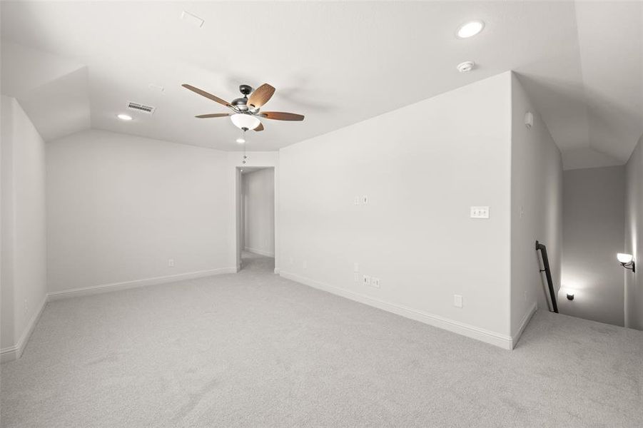 Spacious, unfurnished interior of a new home in The Retreat - Phase 1, Waxahachie (Image 20).