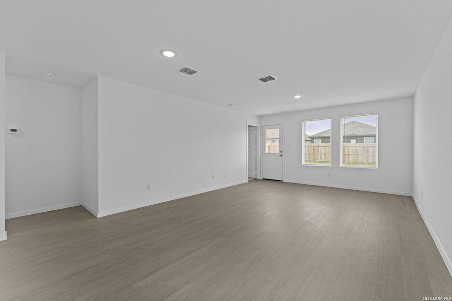 Spacious, unfurnished interior of a new home in Higdon Crossing, San Antonio (Image 17).