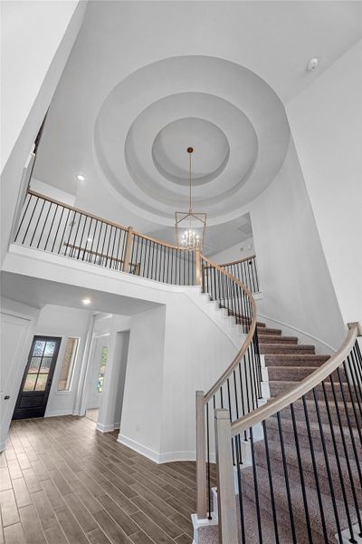Spacious, unfurnished interior of a new home in Sienna, Missouri City (Image 10).