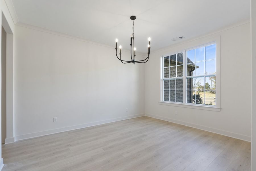 Spacious, unfurnished interior of a new home in White Oak, Arlington (Image 16).