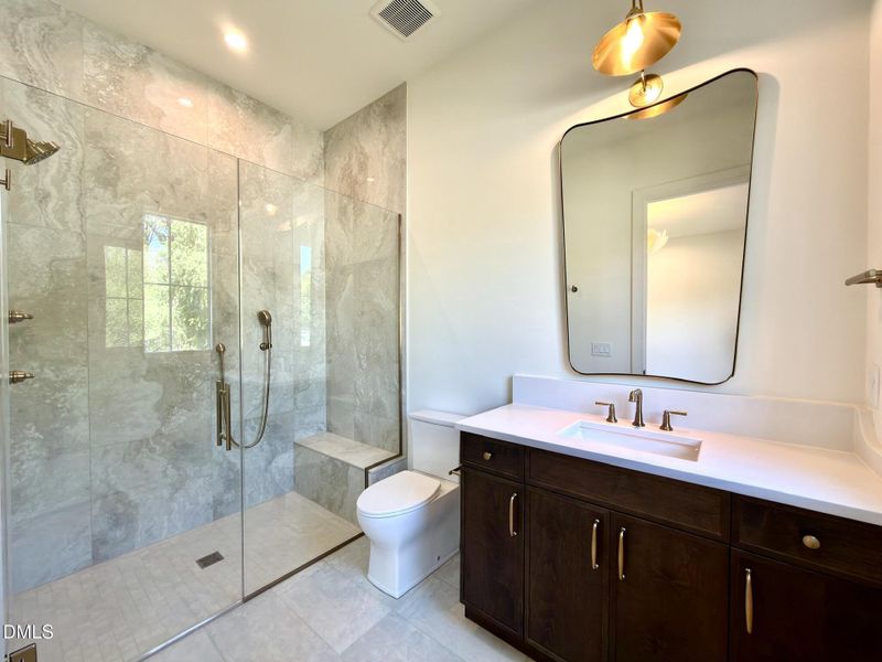 8199D49A-7ABF-4F24-852D-47EA763DF983_1_1