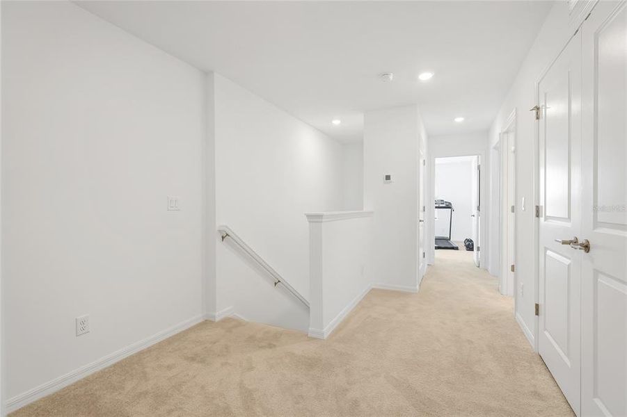 Spacious, unfurnished interior of a new home in , Bradenton (Image 12).