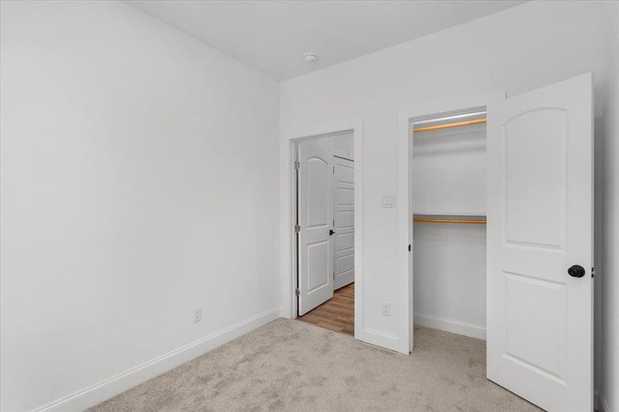 Spacious, unfurnished interior of a new home in , Sherman (Image 30).