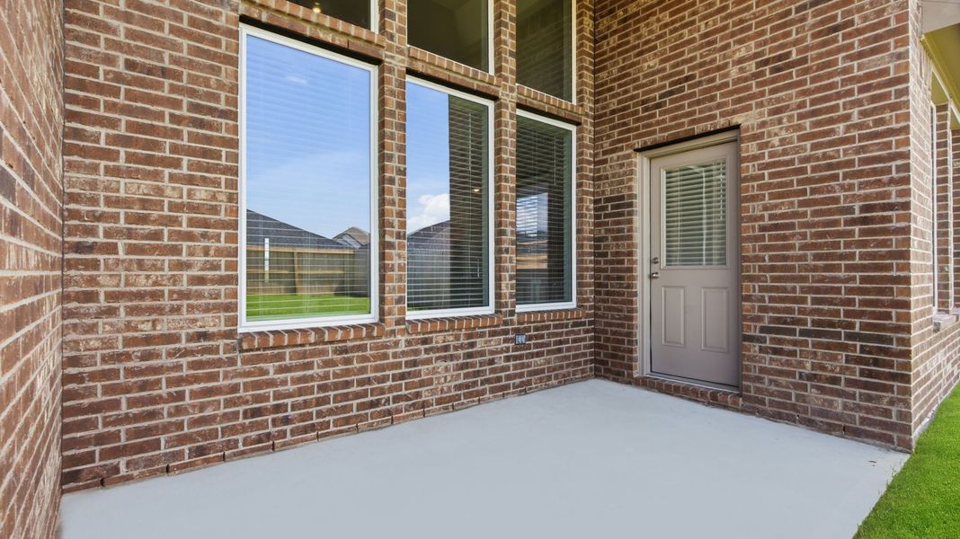 Representative exterior details of a home built from the Quinn by D.R. Horton in Alexander 55' Homesites, Pearland (Image 3). Representative exterior details of a home built from the Quinn by D.R. Horton in Alexander 55' Homesites, Pearland (Image 3).