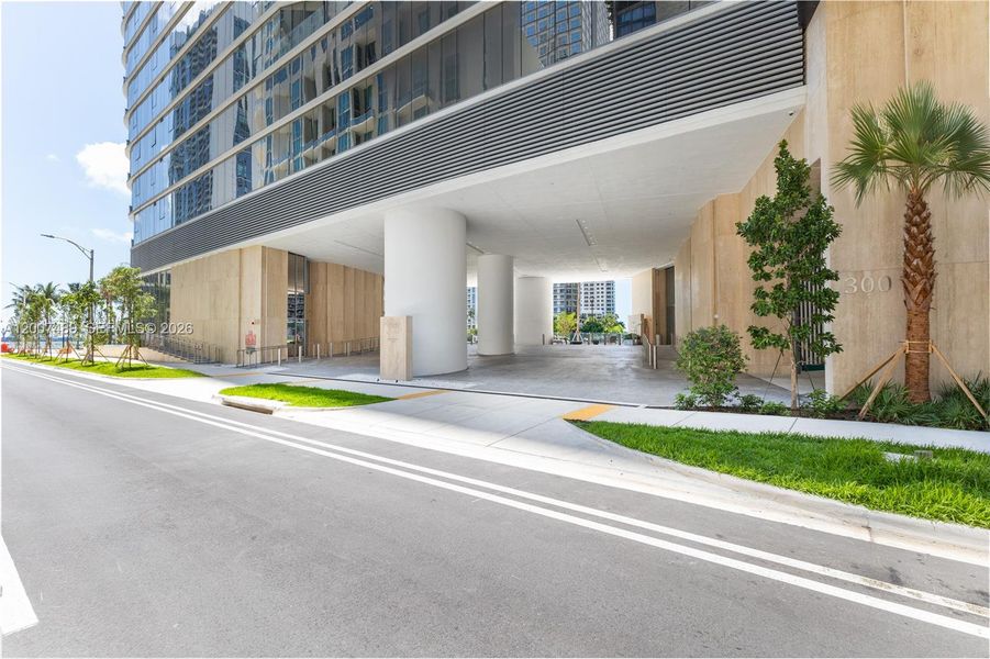 Condo located in Miami, FL showcasing its design and architecture (Image 38). Condo located in Miami, FL showcasing its design and architecture (Image 38).