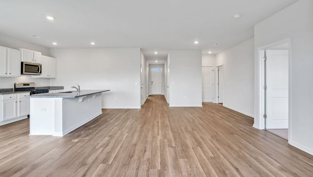 Spacious, unfurnished interior of a new home in Bella Point, Bolivia (Image 29).