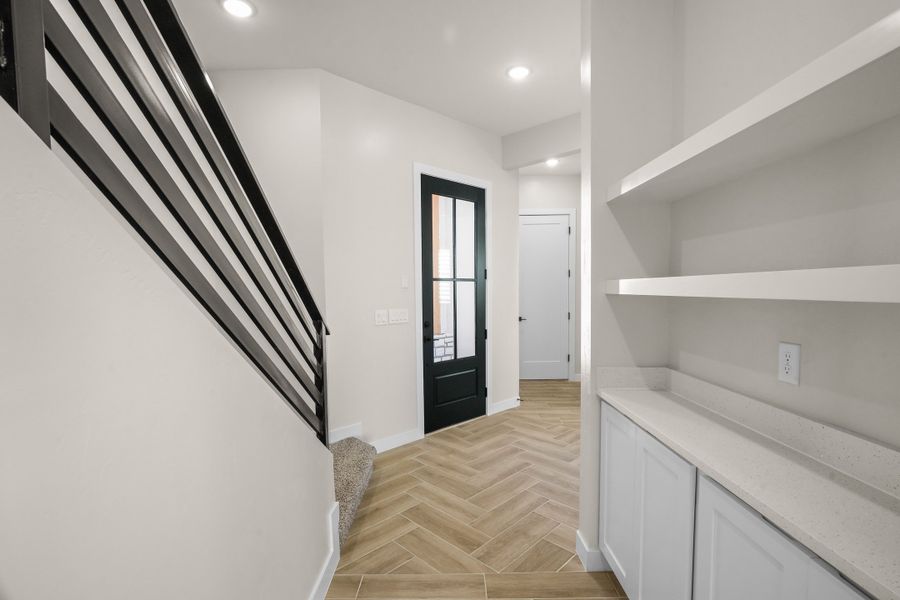 Spacious, unfurnished interior of a new home in Verdancia, El Paso (Image 21).