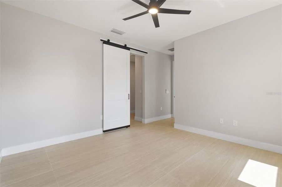 Spacious, unfurnished interior of a new home in , Port Charlotte (Image 34).