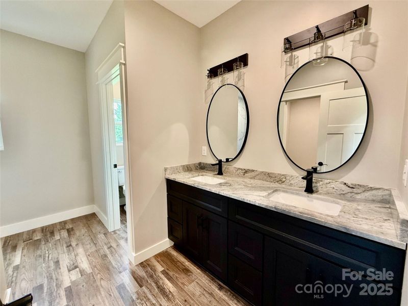 Primary bathroom w/ double vanity