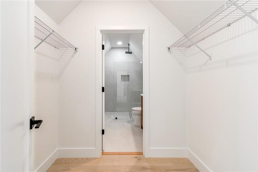 Spacious, unfurnished interior of a new home in , Gainesville (Image 23).