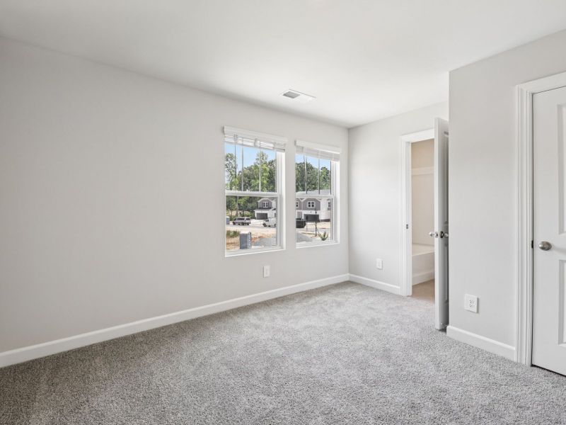 Spacious, unfurnished interior of a new home in Galloway Ridge, Charlotte (Image 14).