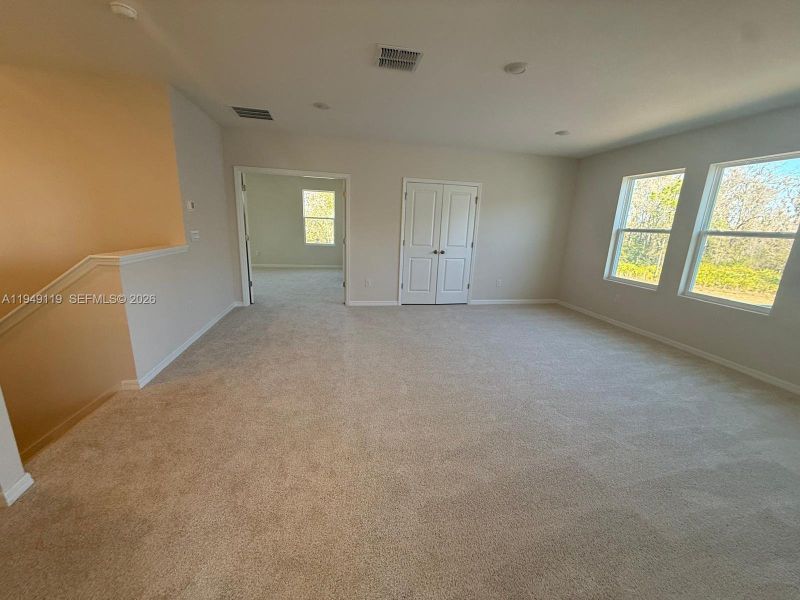 Spacious, unfurnished interior of a new home in , Land O' Lakes (Image 22).