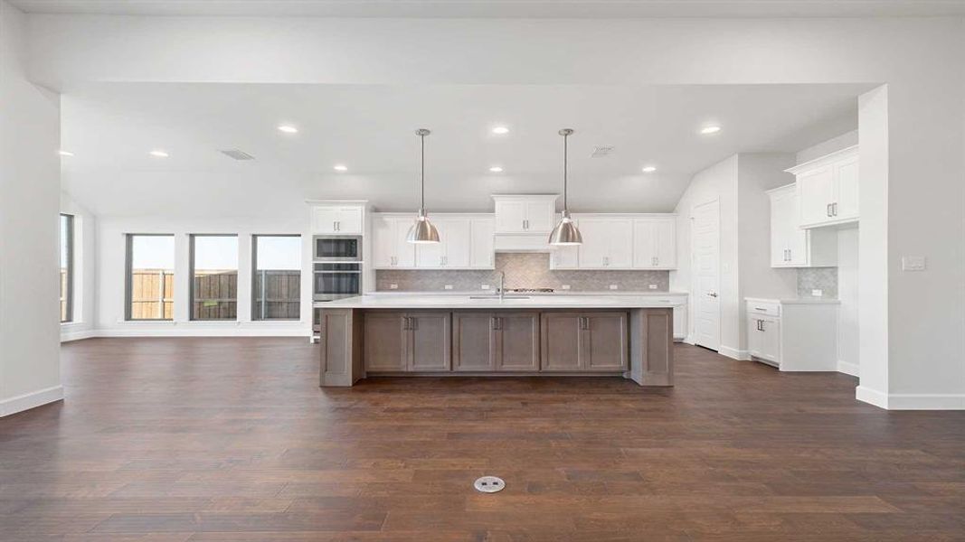Spacious, unfurnished interior of a new home in Myrtle Creek 71', Waxahachie (Image 15). Spacious, unfurnished interior of a new home in Myrtle Creek 71', Waxahachie (Image 15).