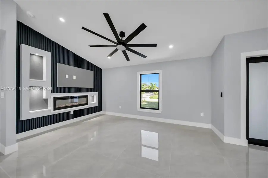 Spacious, unfurnished interior of a new home in , Cape Coral (Image 22).