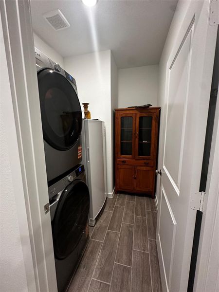 Furnished interior view inside a new home in , Tomball (Image 15).