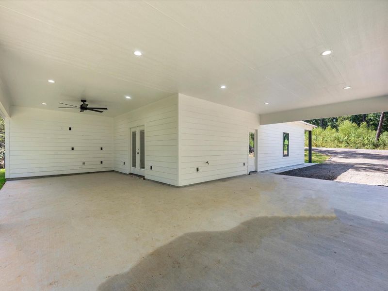 Exterior details and patio area of a home in , Brookeland (Image 3).
