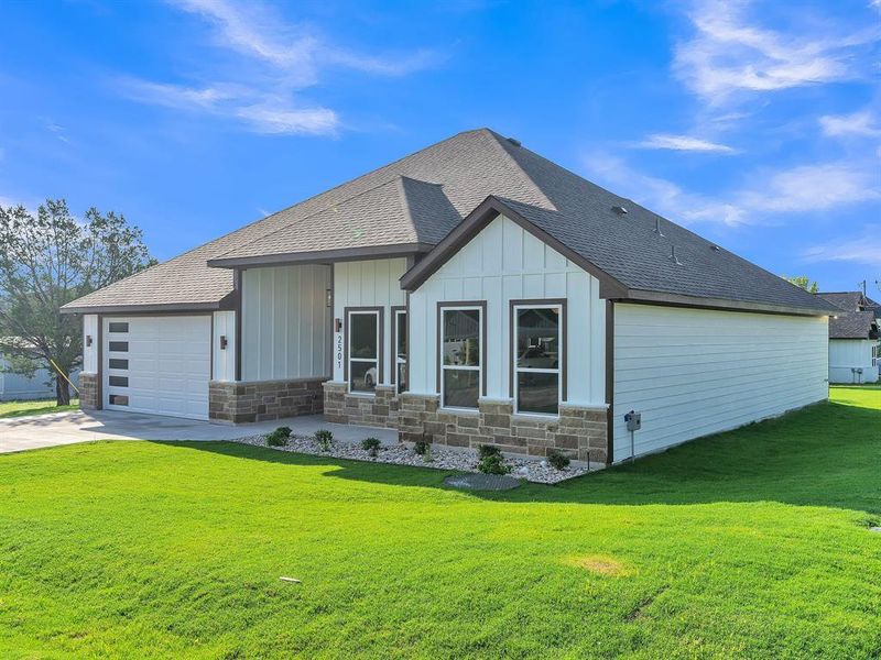 Front exterior of a new home in , Granbury, TX, highlighting curb appeal (Image 21). Front exterior of a new home in , Granbury, TX, highlighting curb appeal (Image 21).