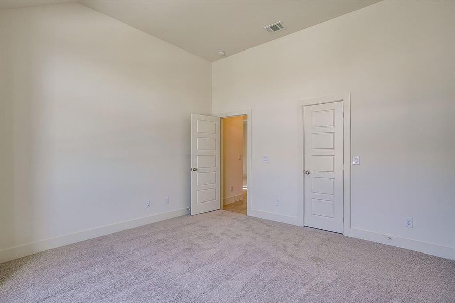 Spacious, unfurnished interior of a new home in , Fort Worth (Image 33).