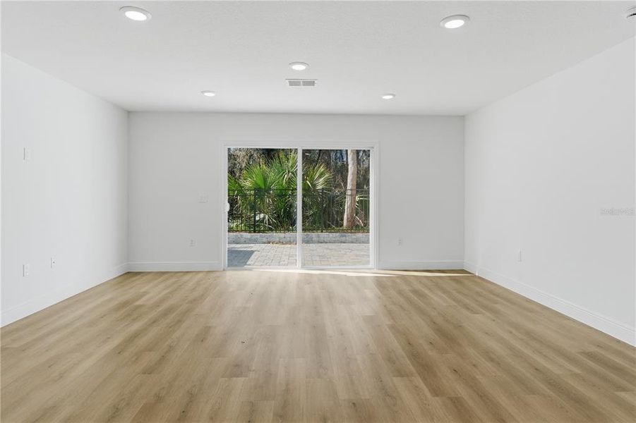 Spacious, unfurnished interior of a new home in , Altamonte Springs (Image 17).